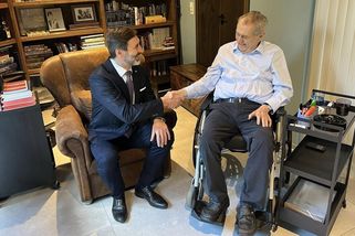 Zeman vyjádřil podporu Ficovi. U sebe doma přijal slovenského ministra zahraničí - Novinky